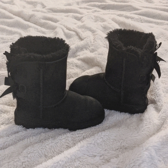 Little Girl Uggs - Picture 4 of 7